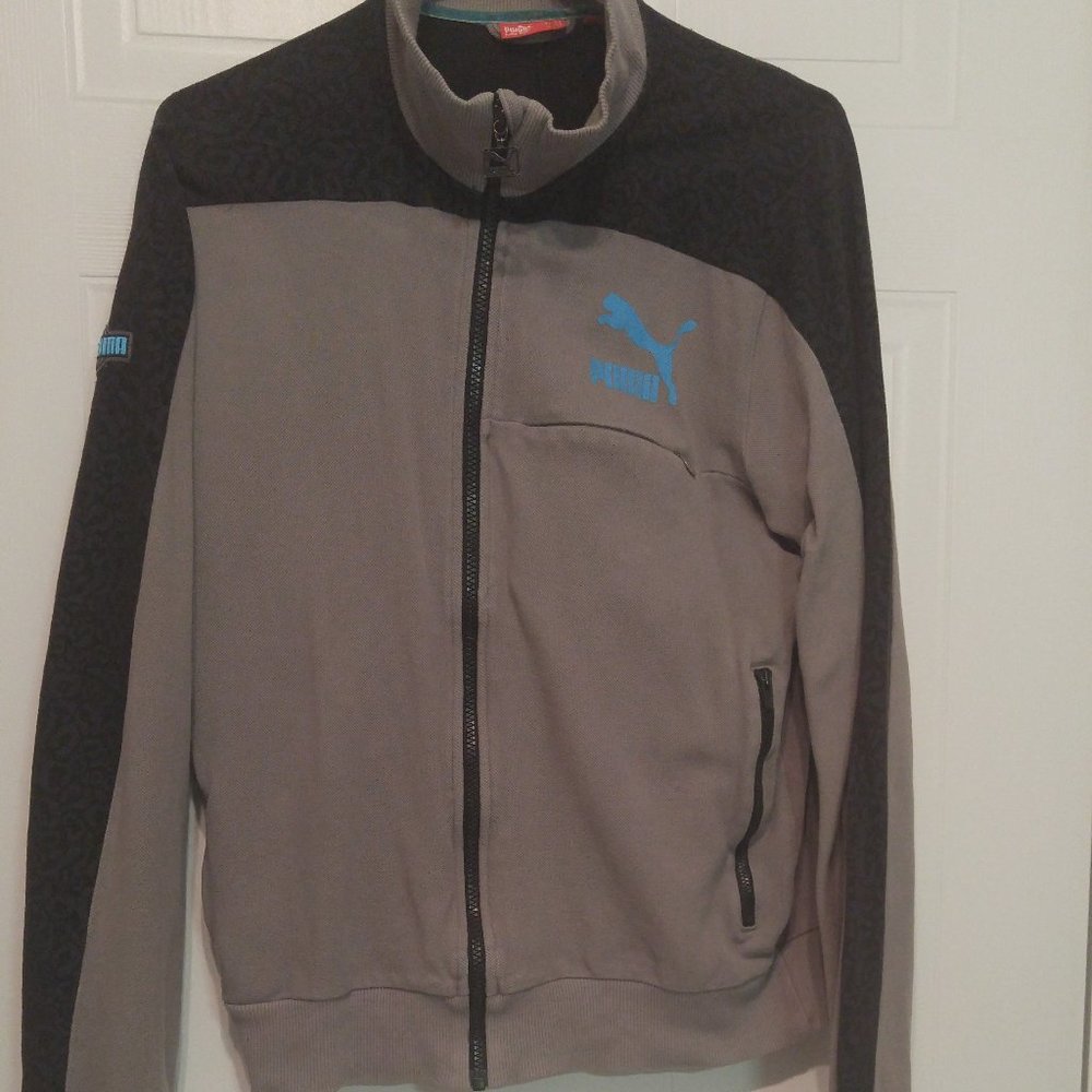 Puma Womens Full Zip Track Jacket  Size medium ( 88 A )